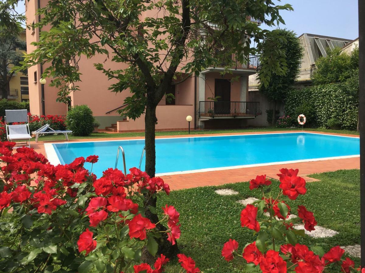 Indesenzano Apartment Desenzano del Garda Luaran gambar